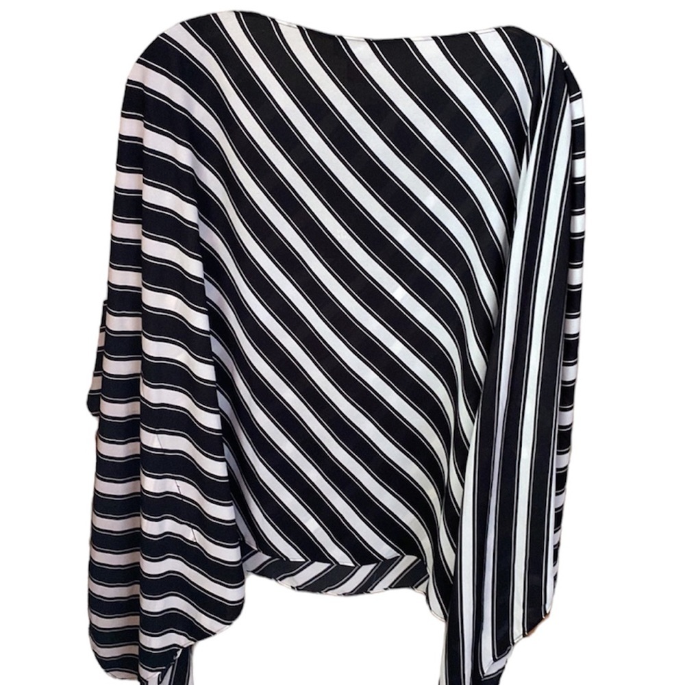 NWT Vince Camuto black& white striped Dolman flutter sleeve blouse sz small - Picture 2 of 6